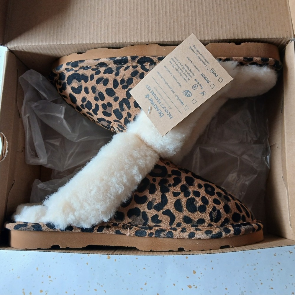 NIB Bearpaw Loki Exotic Indoor Outdoor Slippers Tobacco Leopard - 9 Medium